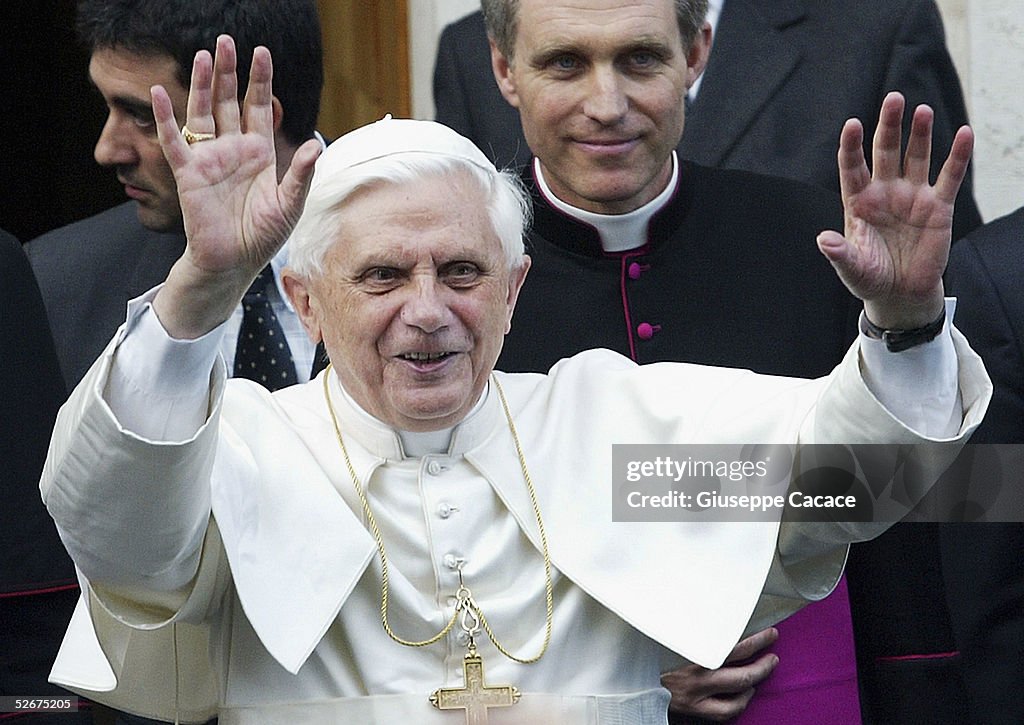 Pope Benedict XVI Leaves Old Apartment