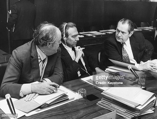 Meeting of the Ortoli Commission, with French Minister of Foreign Affairs in Brussels, Jean Sauvagnargues, Christopher Soames, Francois-Xavier Ortoli...