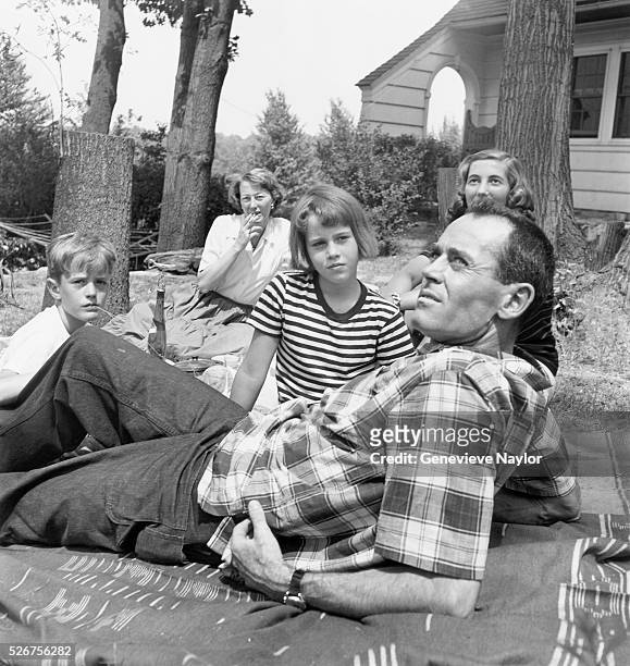 The Fonda Family enjoy a picnic in 1949.