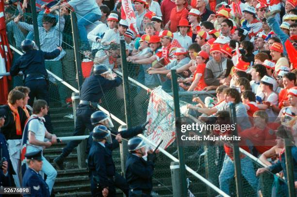 Europapokal der Landesmeister 84/85, Bruessel, 29.05.85; Juventus Turin - FC Liverpool; Tragoedie im Bruesseler Heysel Stadion