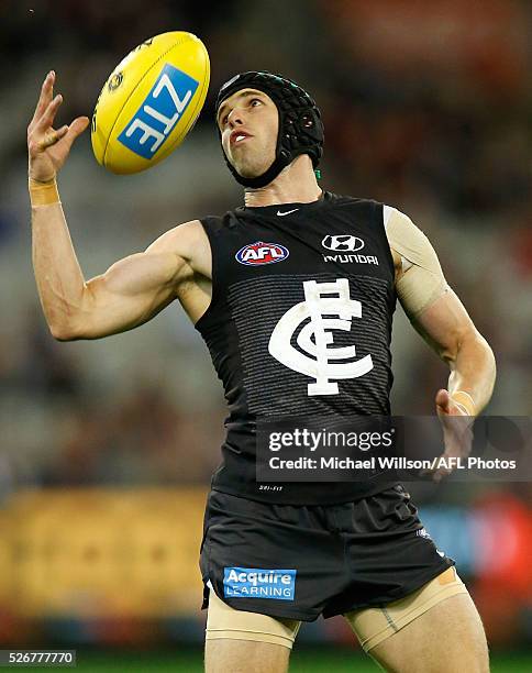 Marc Murphy of the Blues in action during the 2016 AFL Round 06 match between the Carlton Blues and the Essendon Bombers at the Melbourne Cricket...