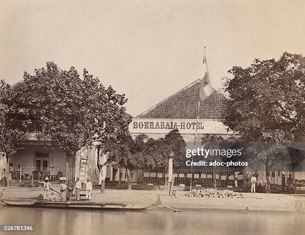 Hotel in Surabaya . Ca. 1875.