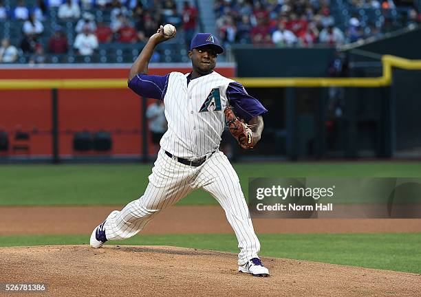 Rubby De La Rosa of the Arizona Diamondbacks delivers a pitch against the St Louis Cardinals on April 28, 2016 in Phoenix, Arizona.