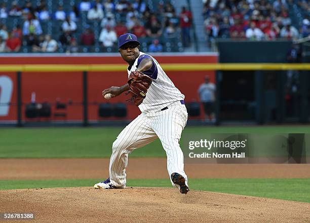 Rubby De La Rosa of the Arizona Diamondbacks delivers a pitch against the St Louis Cardinals on April 28, 2016 in Phoenix, Arizona.