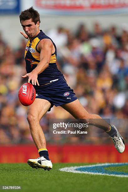 Andrew Gaff of the Eagles passes the ball during the round six AFL match between the West Coast Eagles and the Collingwood Magpies at Domain Stadium...