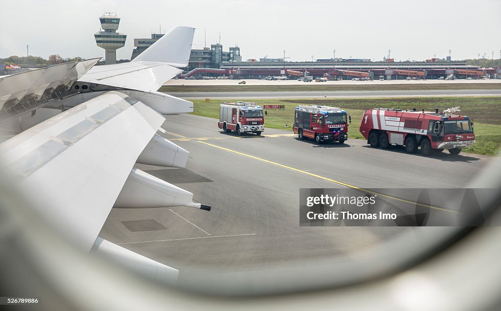 Fire Trucks Surround Plane Of French-German Delegation After Aborted Take-Off