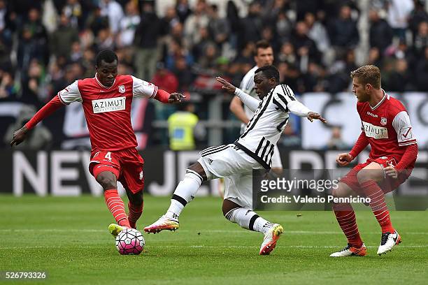 Kwadwo Asamoah of Juventus FC competes with Isaac Cofie of Carpi FC during the Serie A match between Juventus FC and Carpi FC at Juventus Arena on...