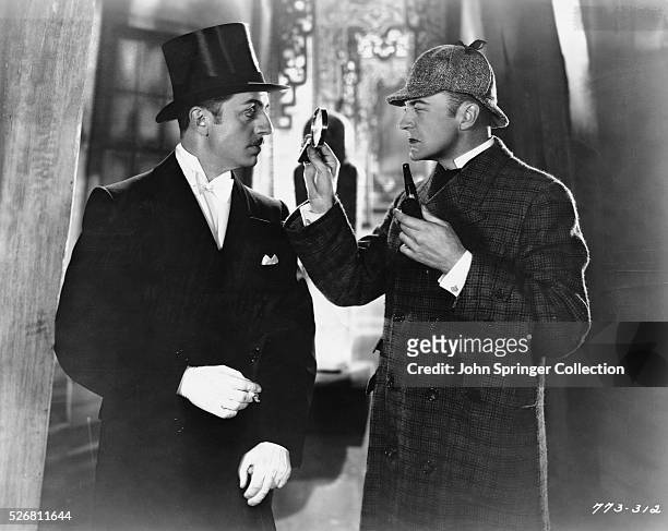 William Powell as Foreman Wells and John Barrymore as Sherlock Holmes in the 1922 silent film Sherlock Holmes