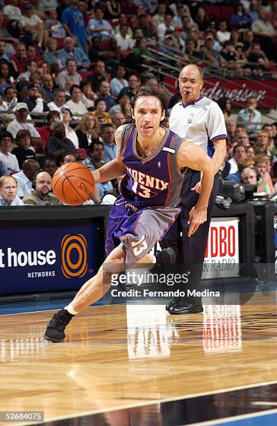 Steve Nash#13 of the Phoenix Suns drive down the baseline against the Orlando Magic March 26, 2005 at TD Waterhouse Centre in Orlando, Florida. The...