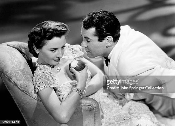 BARBARA STANWYCK AND HENRY FONDA IN "THE LADY EVE", DIRECTED BY PRESTON STURGES. A PARAMOUNT PICTURES RELEASE, 1941. MOVIE STILL, 1941.