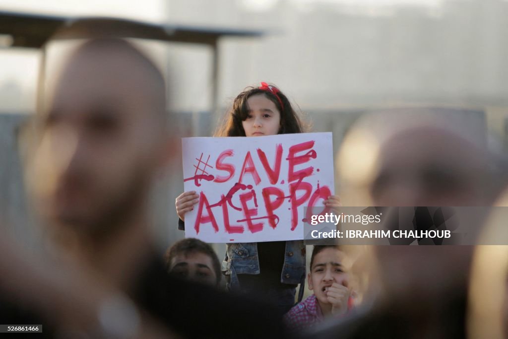 TOPSHOT-LEBANON-SYRIA-CONFLICT-DEMO