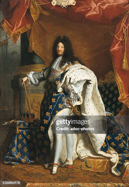 "Louis XIV, King of France in royal costume". Oil on canvas by Hyacinthe Rigaud . In 1701. Versailles, ch��teaux de Versailles et de Trianon.