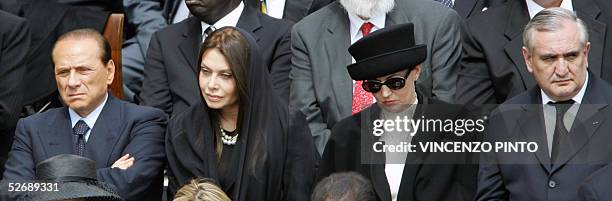 Vatican: Italian Prime Minister Silvio Berlusconi his wife Veronica, French Prime Minister Jean-Pierre Raffarin and his wife Anne-Marie attend Pope...