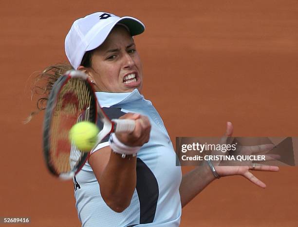 Spanish Marta Marrero returns the ball to Argentinian Gisela Dulko, during the third match quarter finals of the Fed Cup Spain against Argentina at...