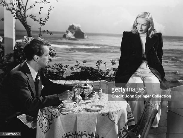 Alan Ladd as Johnny Morrison and Veronica Lake as Joyce Harwood in the 1946 film The Blue Dahlia.