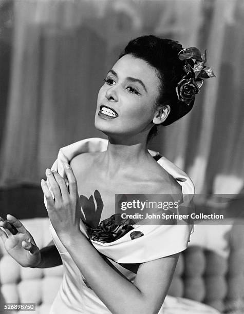 LENA HORNE IN THE MIDST OF A SONG. UNDATED PHOTOGRAPH.