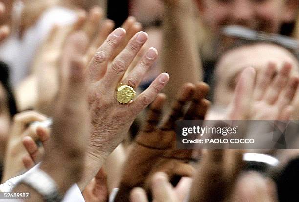 Pope Hand 241 The Ring Of The Fisherman Stock Photos, High-Res Pictures, and ...