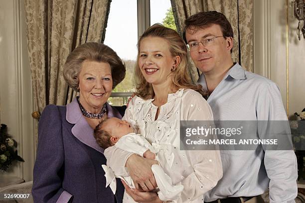 Queen Beatrix , prince Friso and princess Mabel pose 24 April 2005 morning at the Palace Huis ten Bosch with countess Luana, daughter of the Royal...
