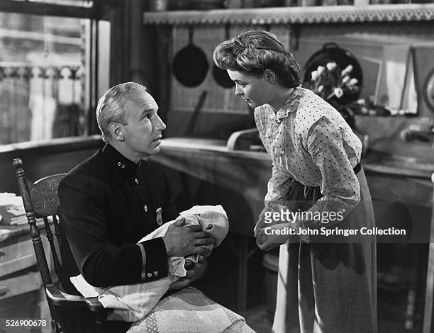 Lloyd Nolan as Officer McShane and Dorothy McGuire as Katie Nolan in the 1945 film A Tree Grows in Brooklyn.