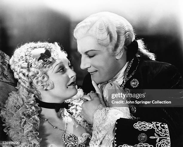 Actress Thelma Todd as Lady Pamela Rocburg holding hands with Dennis King as Diavolo in the 1933 film Fra Diavolo.