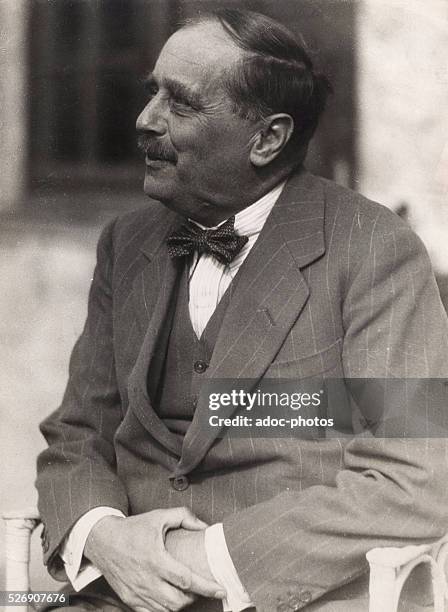 Charles George Writer 149 George H Wells Stock Photos, High-Res Pictures, and Images - Getty ...
