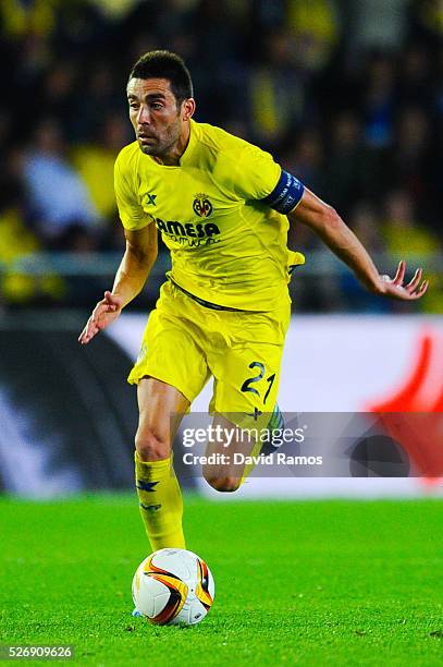 Bruno Soriano of Villarreal CF runs with the ball during the UEFA Europa League semi final first leg match between Villarreal CF and Liverpool at...