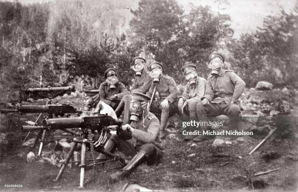 Battery of Bulgarian troops with machine guns