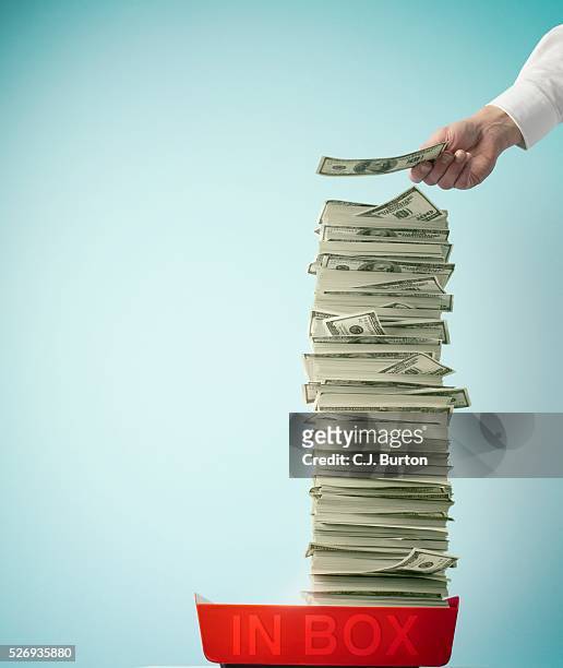 in box with large stack of cash - millionnaire stock-fotos und bilder