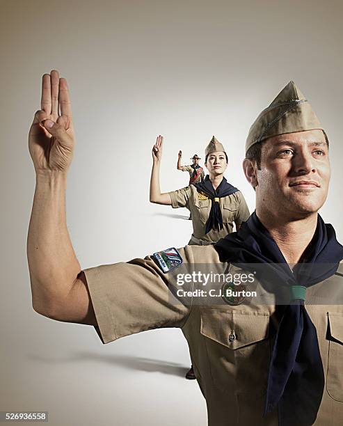 boy scouts saluting - pfadfinder stock-fotos und bilder