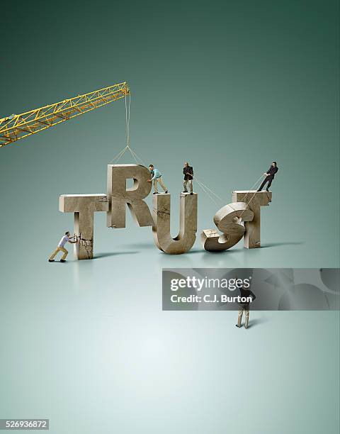 rebuilding trust - trust photos et images de collection
