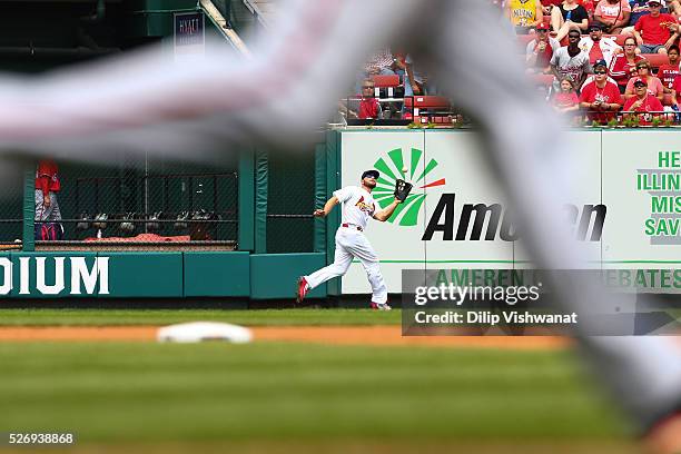 Matt Holliday of the St. Louis Cardinals catches a fly ball against the Washington Nationals in the fifth inning at Busch Stadium on May 1, 2016 in...