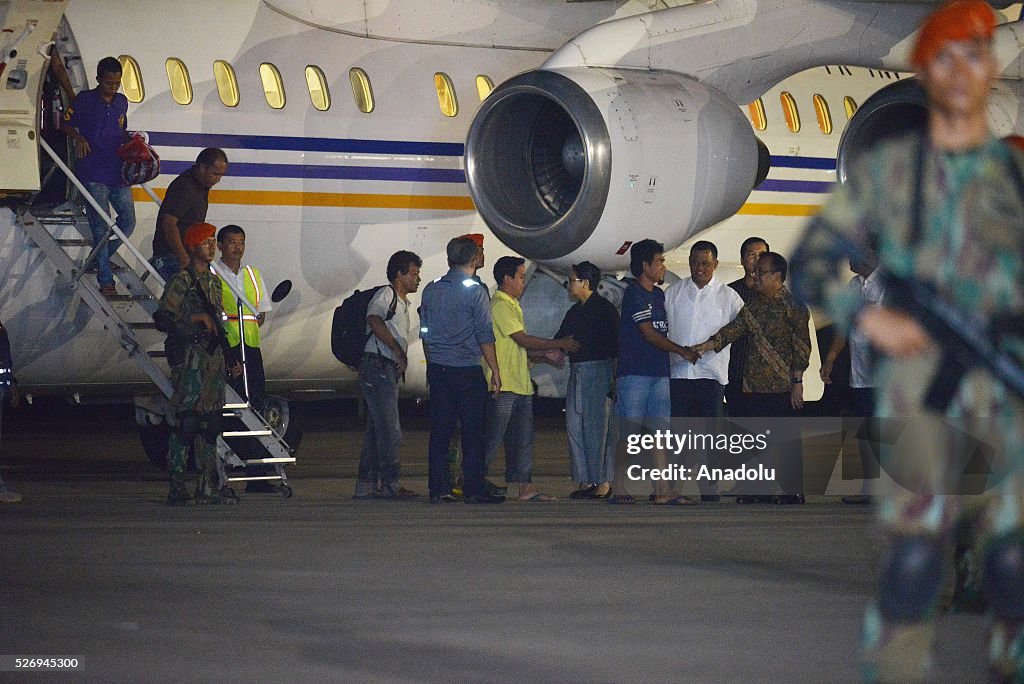 Released hostages Arrive in Jakarta 