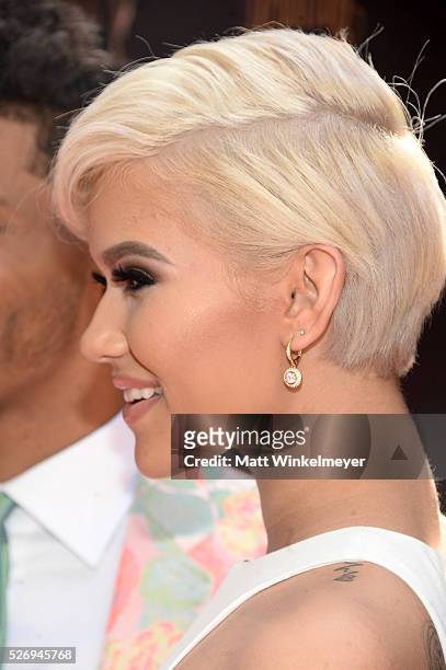 Model Camia Marie walks the red carpet at the 43rd Annual Daytime Emmy Awards at the Westin Bonaventure Hotel on May 1, 2016 in Los Angeles,...