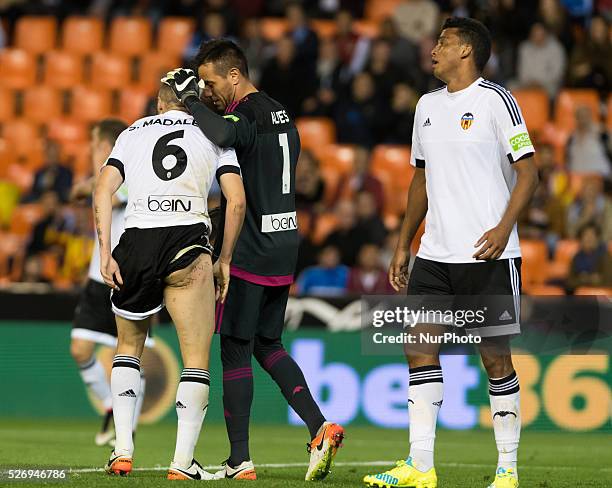 Guilherme Siqueira and Diego Alves of Valencia during the Spanish League Match match at Estadio Mestalla, Valencia, on 1May of 2016