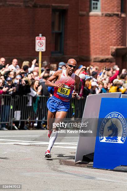 Meb Keflezighi, USA, upsets stellar field to win race, first American since 1983