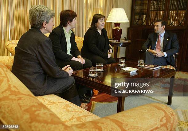 Euskal Herrialdetako Alderdi Komunista members Karmele Berasategi, Nekane Erauzkin and Maite Aranburu chat with Basque government president Juan Jose...