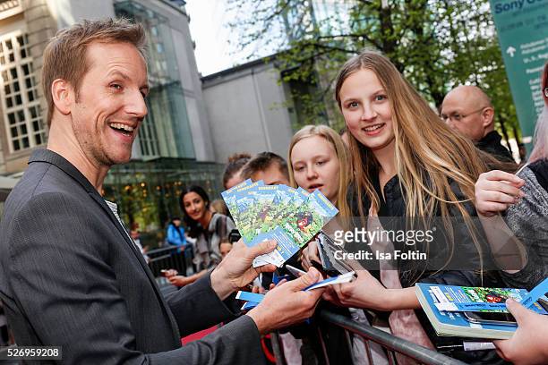 Jan Hahn with fans during the Berlin premiere of the film 'Angry Birds - Der Film' at CineStar on May 1, 2016 in Berlin, Germany.