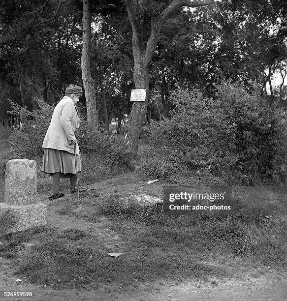 Annie P��tain at the Ile-d'Yeu . In 1946.