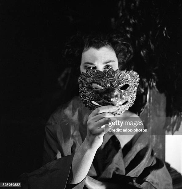 Leonor Fini , Argentine surrealist painter. In 1960.