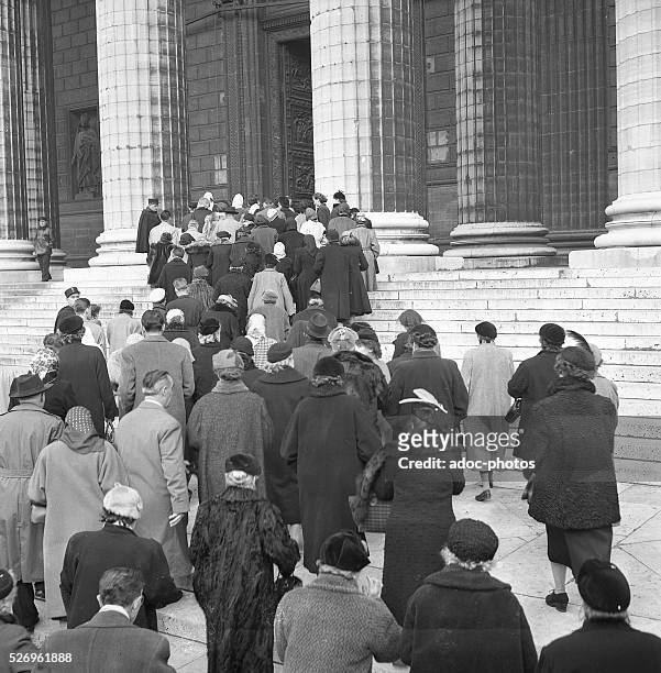 The burial of Germaine Coty at the Madeleine church in Paris . In November 1955.