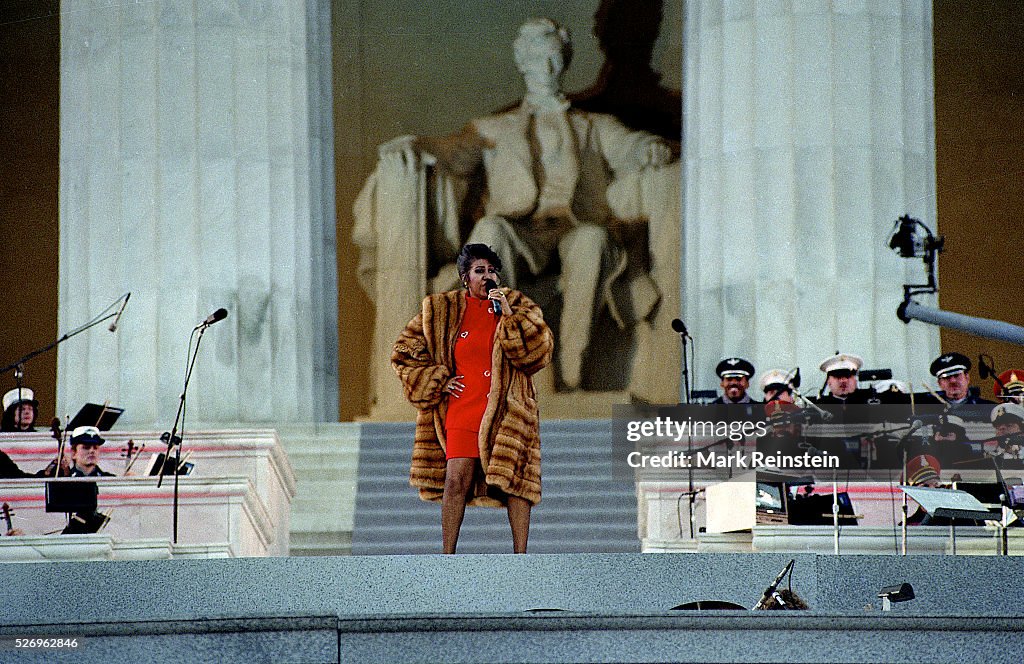 Aretha Franklin performs at the Lincoln Memorial