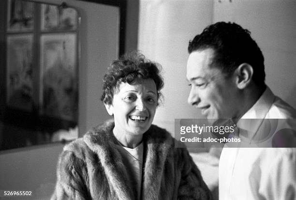 The French singers Edith Piaf and Henri Salvador . In 1959.