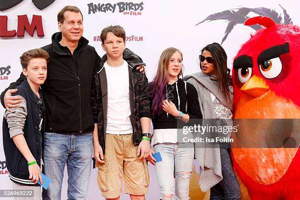 Thomas Heinze, his kids Sam, the twins Lucille and Lannon and his wife Jackie Brown attend the Berlin premiere of the film 'Angry Birds - Der Film'...