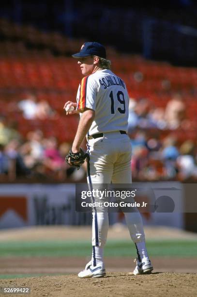 Pitcher Curt Schilling of the Houston Astros displays his pitch grip before a 1991 season MLB game against the San Francisco Giants at Candlestick...