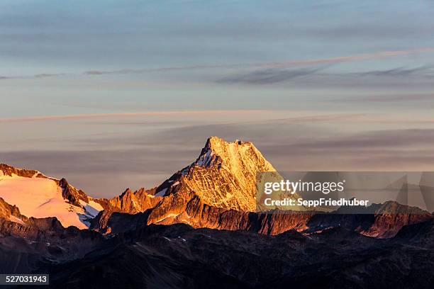 morgensonne auf lauteraarhorn schweizer - sepp friedhuber stock-fotos und bilder