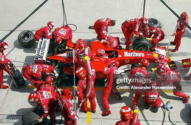 Von Malaysia 2003, Kuala Lumpur; Michael SCHUMACHER/GER - Ferrari - beim Boxenstopp