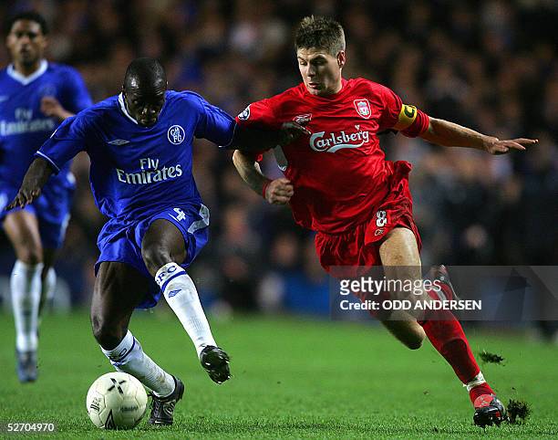 United Kingdom: Chelsea's Claude Makelele and Liverpool's captain Steven Gerrard vie for the ball during their first leg semi-final Champions League...