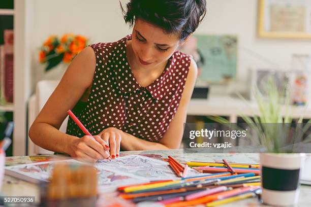 adult coloring books - coloring stockfoto's en -beelden