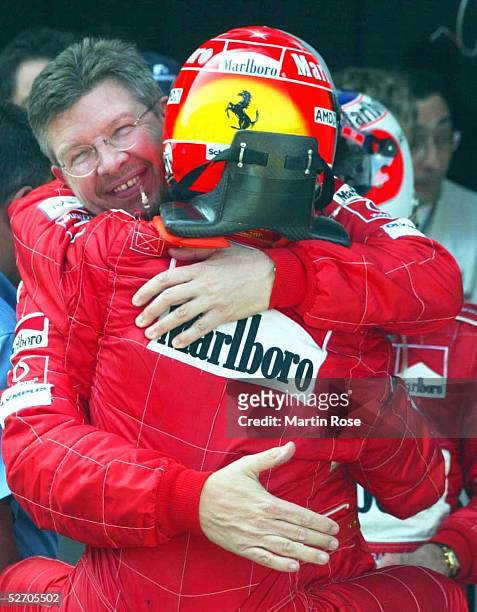 Von Spanien 2003 in Barcelona; Jubel Sieger Michael SCHUMACHER/GER und Technischer Direktor Ross BRAWN - Ferrari -