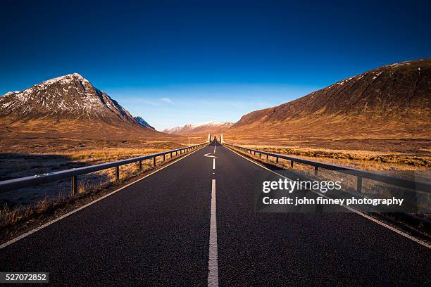 buachaille etive mor skyfall. scottish highlands uk, europe. - glen etive stockfoto's en -beelden